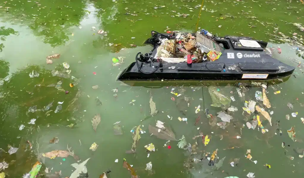 Robots helping humans: Clearbot cleans trash from oceans
